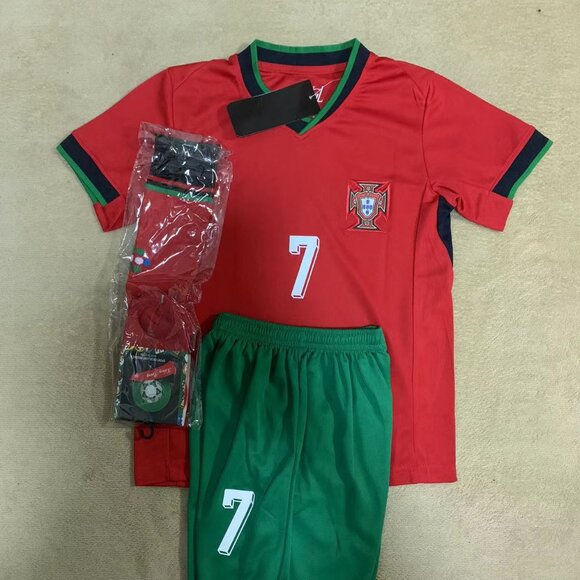 Red Football Home Kit Shirt Jersey Ronaldo #7 - Picture 2 of 3